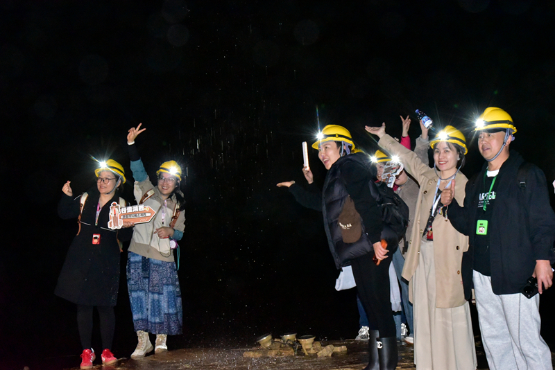 黃龍洞迎來河南省研學考察團